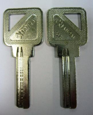 Заготовка для ключей 00582 YO-1D Xianpai-YOOY 2паза (7,5*28мм) (yy) вертикальная