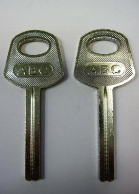 Заготовка для ключей 00150 SOLEKS квадратная с пазом узким 33 мм