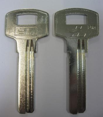 Заготовка для ключей 00556 правые 2 паза (32*8,8*2,3мм)