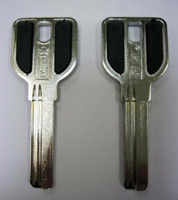 Заготовка для ключей 00519 MCM-2D_X_MCM1_X_MCM ручка с пластиковыми вставками (MSM) 2паза 32мм верикальные