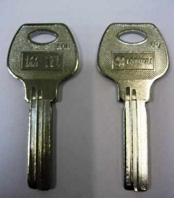 Заготовка для ключей 00624 AP-1D E-066 XianPai 2 паза (97,8*28мм) сторона вертикальная