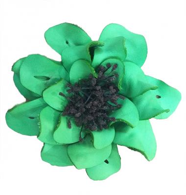 Декоративный цветок из кожи зелёный с чёрной сердцевиной