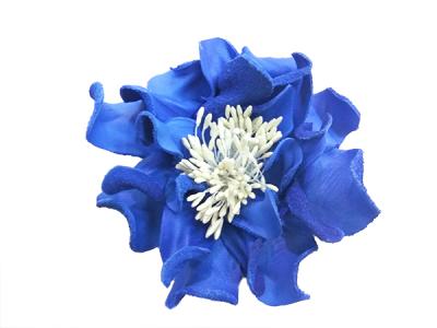 Декоративный цветок из кожи синий с белой сердцевиной