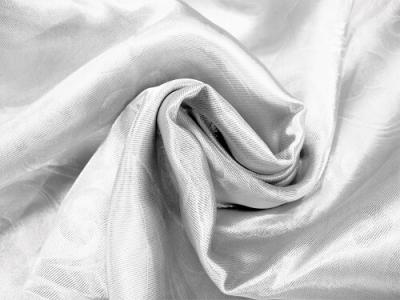 Портьерная ткань Блэкаут цвет светло-серый рисунок завиток